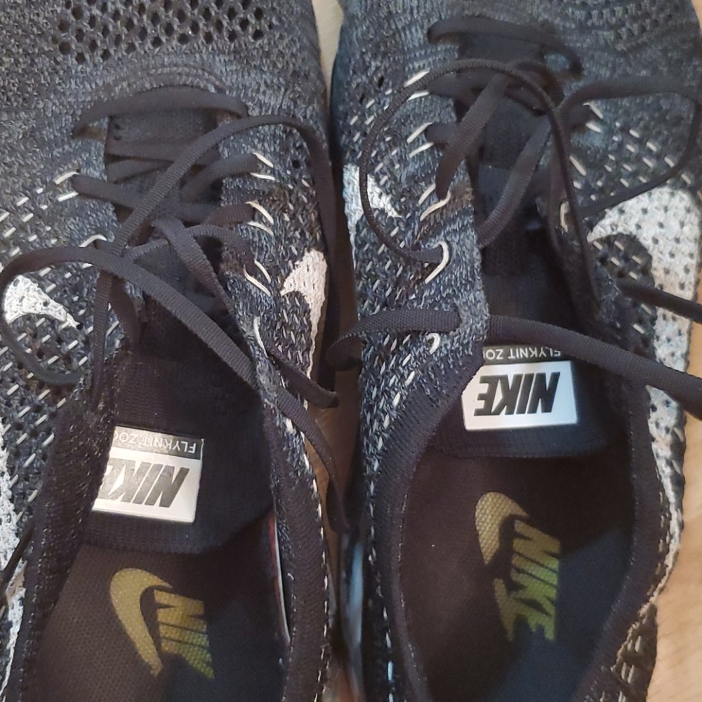 Black fly knit zoom NIKE great condition size 10 - Picture 12 of 12